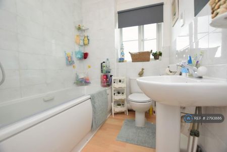 2 bedroom terraced house to rent - Photo 5