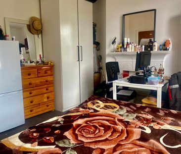 Room in a Shared House, Ivy Road, NW2 - Photo 1