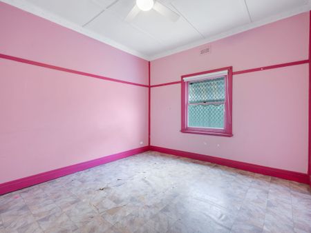 ECO-FRIENDLY LIVING W/ SOLAR & BATTERY SYSTEM ! - Photo 5