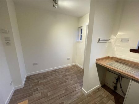 2 bedroom semi-detached house to rent - Photo 4