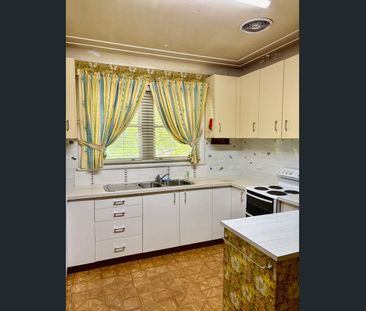 Spacious Unfurnished 3-Bed Family Home - Photo 1