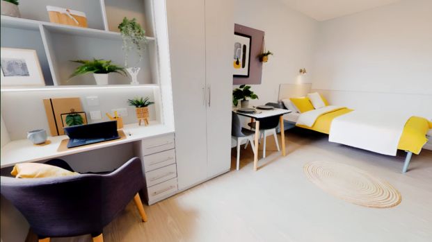 Silver 2 Bed Apartment - Photo 1