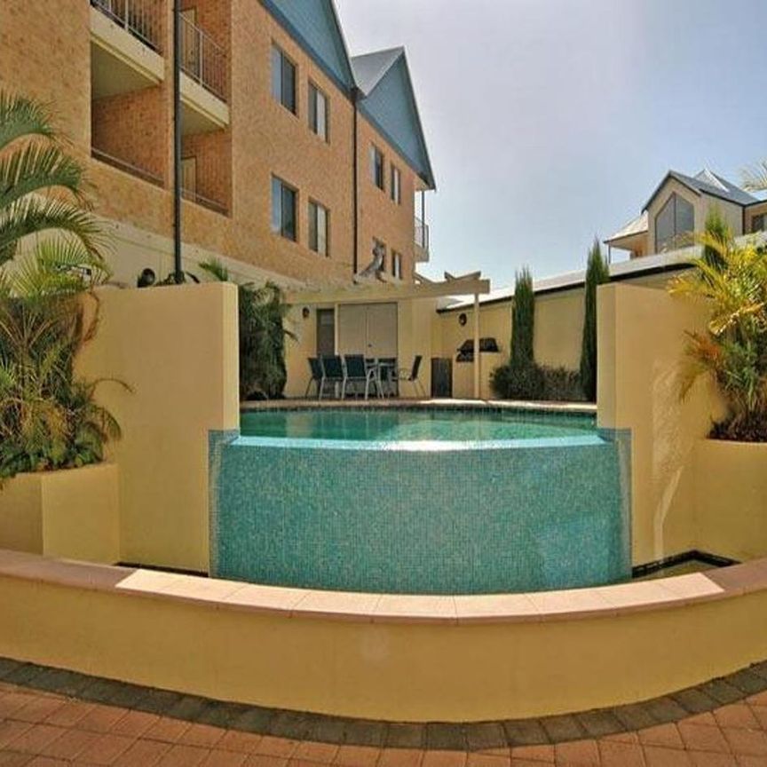 LUXURY APARTMENT IN SMALL SECURE COMPLEX - Photo 1