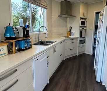 A home on 1/4 acre in the centre of Riverhead - Photo 4