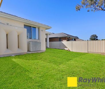 Spacious 4-Bedroom House in Riverstone - Photo 3