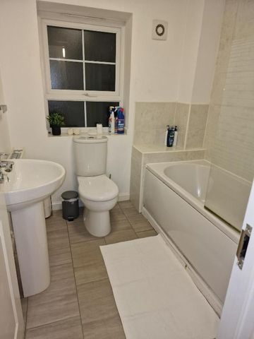 2 Bed Terraced House, The Pavilions, B70 - Photo 2
