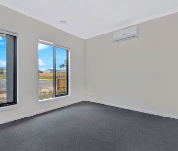 Stylish Family Home in the Heart of Leopold - Photo 2