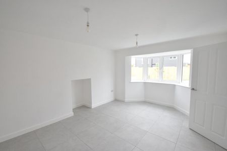 4 bedroom detached house to rent - Photo 2