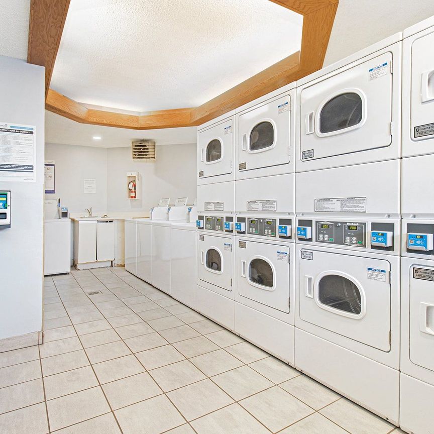 For Lease - 1180 Ohio Street Unit# 207, Billings Bridge - Riverside Park and Area, Ontario - Photo 1