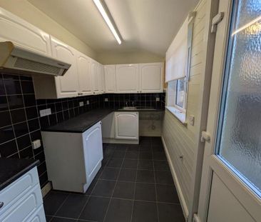 3 bedroom terraced house to rent - Photo 5