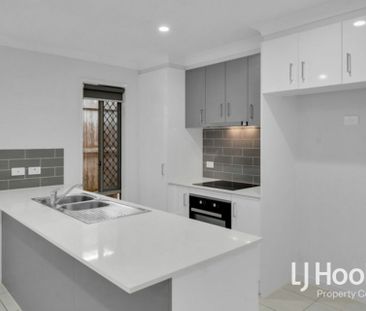 Great Location - Two Living Zones - Modern Living! - Photo 5