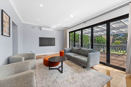 Stunning Family Home in Kingsgrove! - Photo 5