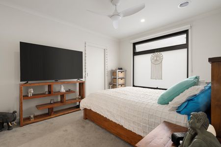 LUXURY LIVING IN LANGWARRIN - Photo 4