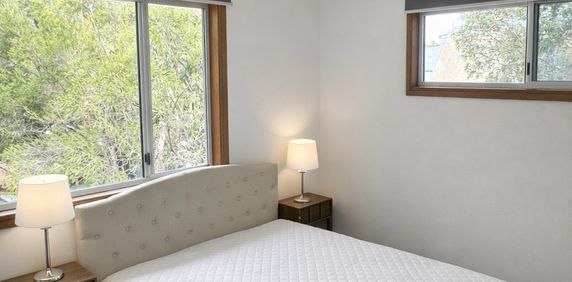 Quality 2 bedroom unit in prime location!! - Photo 2