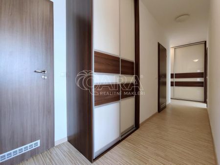 Pronájem bytu 3+kk 73 m2 - Fotografie 3