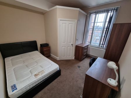 4 Bed Student Accommodation - Photo 2
