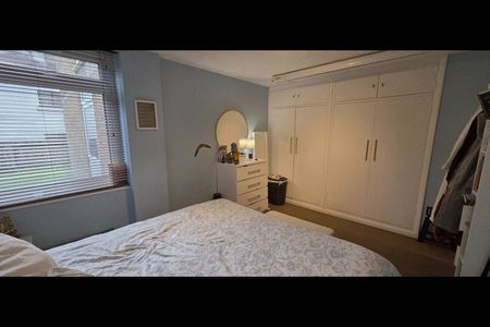 2 Bed Flat, The Oaks, NW6 - Photo 4