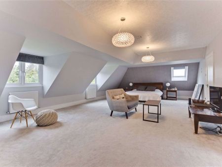 A truly impressive family home in a popular residential road in Esher, offering stylish and modern living with 5 bedrooms, 3 bathrooms and 4 reception areas. - Photo 5