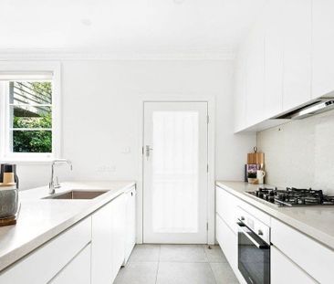 2/5 Webb Street, Brighton - Photo 1