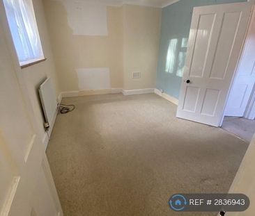 3 bedroom end of terrace house to rent - Photo 2