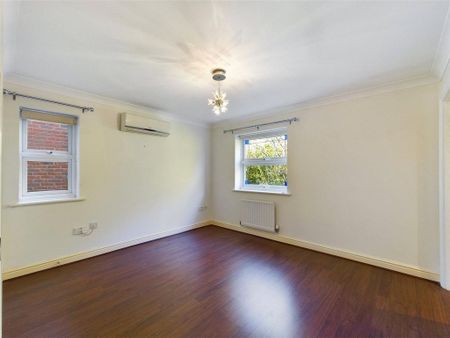 4 bedroom detached house to rent - Photo 2