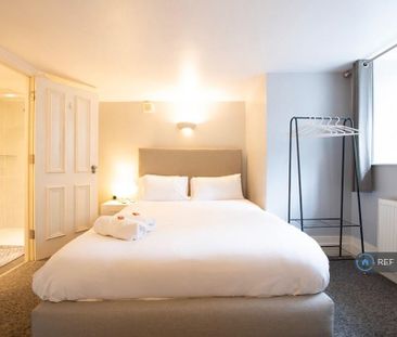 3 bedroom flat to rent - Photo 6