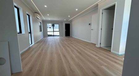 Beautiful Modern Family Home in a Prime Howick Location - Photo 4