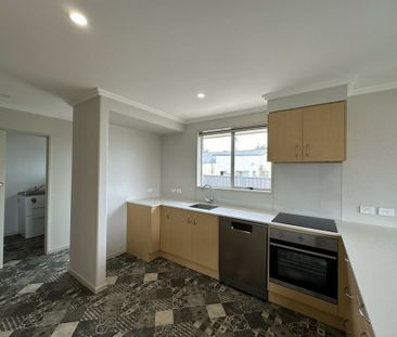 Tastefully renovated and spacious in Mosgiel - Photo 5