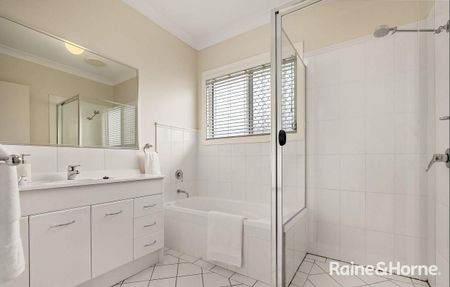 Large Functional Townhouse - Photo 2