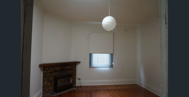 Freshly Painted - Stones Throw From Pakington Street. - Photo 1