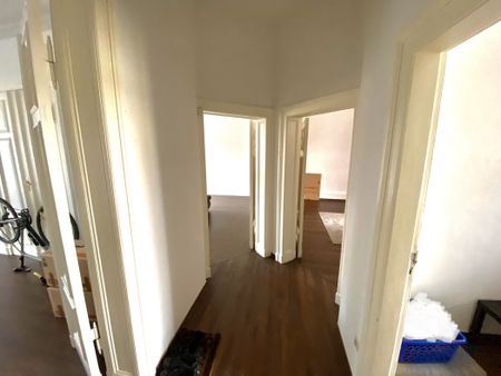 Großzügiges Wohnen im Altbau: Stilvolle 3-Zimmer-Wohnung mit Charme - Photo 4