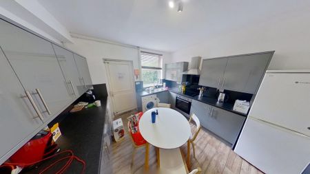 4 bedroom terraced house to rent - Photo 3