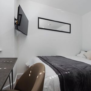 6 bedroom house to rent - Photo 2