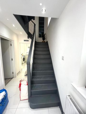 5 bedroom semi-detached house to rent - Photo 2