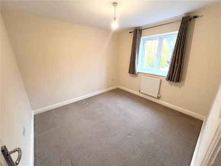 4 bedroom detached house to rent - Photo 2