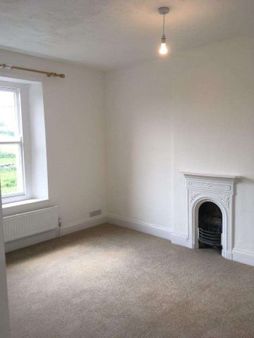 Semi Detached Cottage situated on the edge of Atworth and surrounded by open countryside. - Photo 4