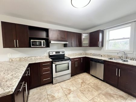 11-21 Mcpherson Road, Fall River – 2 BED 2 BATH SPACIOUS APARTMENT AVAILABLE NOW! - Photo 3