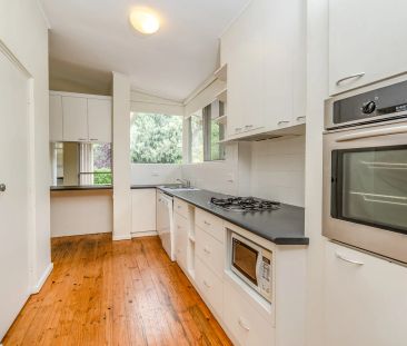 83 Jervois Street, Deakin. - Photo 2