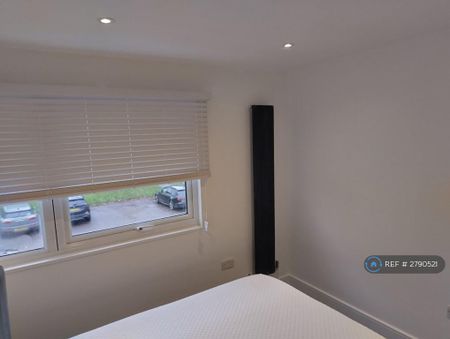 4 bedroom terraced house to rent - Photo 4