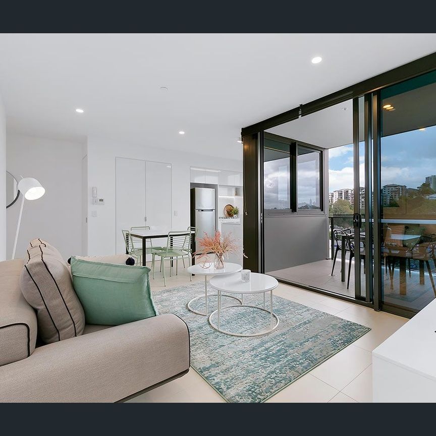 One bedroom apartment can't be missed! Unfurnished! - Photo 1