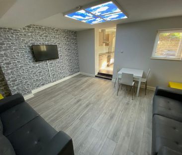 1 bedroom in a house share to rent - Photo 6