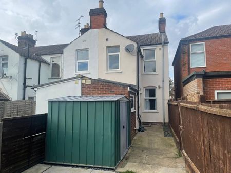 3 bedroom end of terrace house to rent - Photo 4