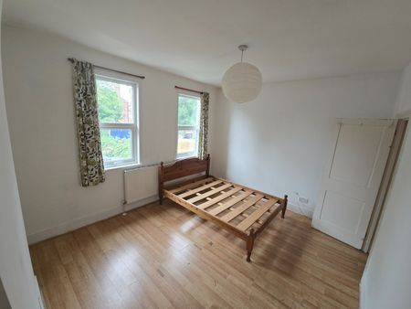 3 Bed End Terrace, High Road, N12 - Photo 3