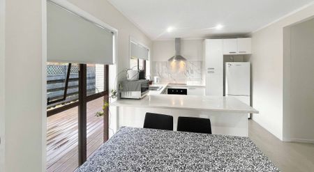 Three bedroom home for rent in Manurewa! - Photo 4