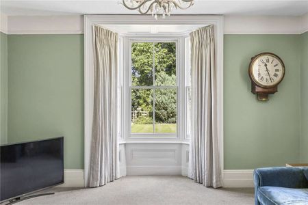 A four bedroom Georgian-style detached farmhouse set within the historic village of Preston on Stour. - Photo 3