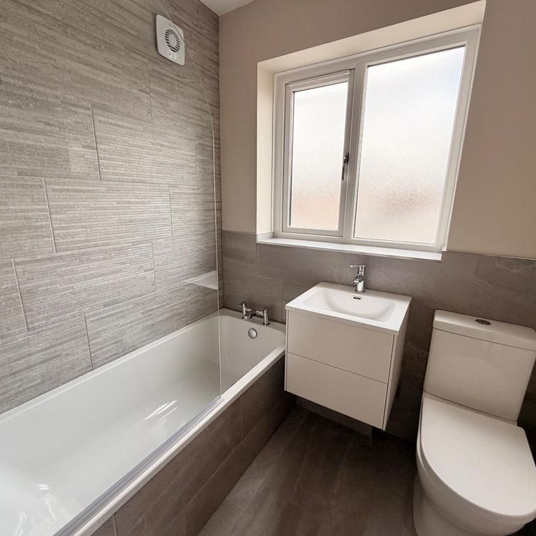 3 bedroom semi-detached house to rent - Photo 1