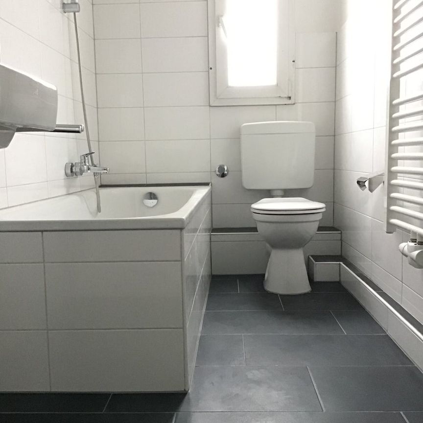 Flotte 2-Zimmer-Dachgeschosswohnung in Stadtlage! - Foto 1