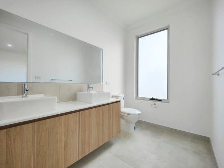 “Near New Modern Townhouse in Point Cook” - Photo 3