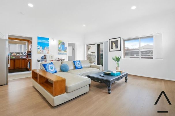 Charming Three-Bedroom Home in a Prime Earlwood Location - Photo 1