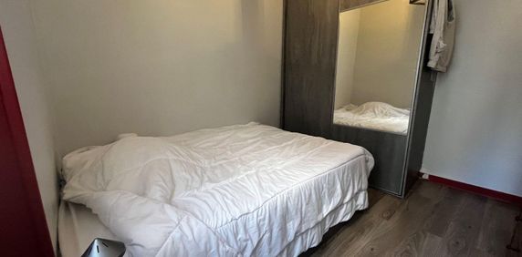 INTRA-MUROS - Dans une copropriété sécurisée, un appartement T2 meublé en location de 31,98m² h... - Photo 2